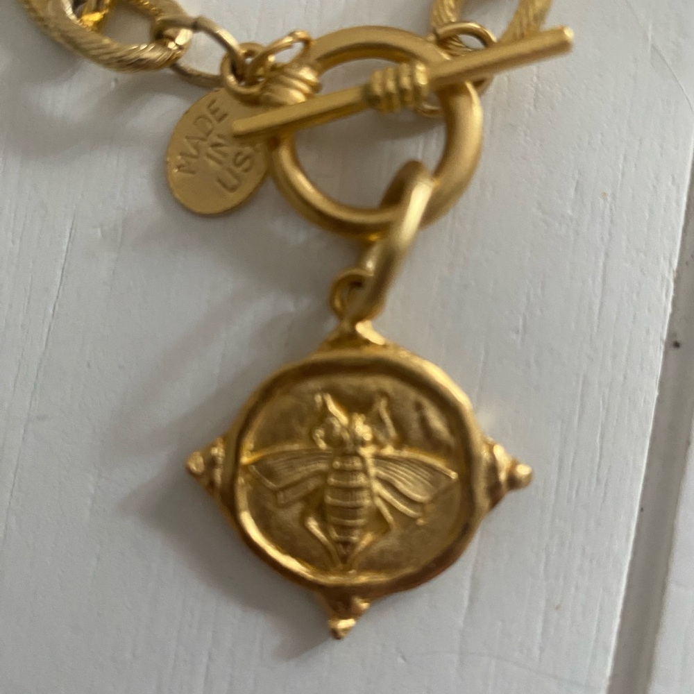 Susan Shaw Gold Bee Pendant Necklace